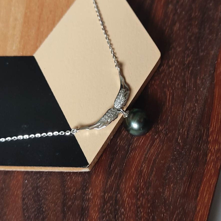 Tahitian pearl necklace